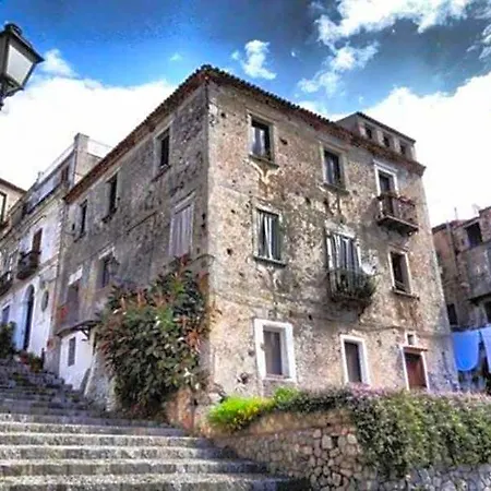 Incentroscalea 3*